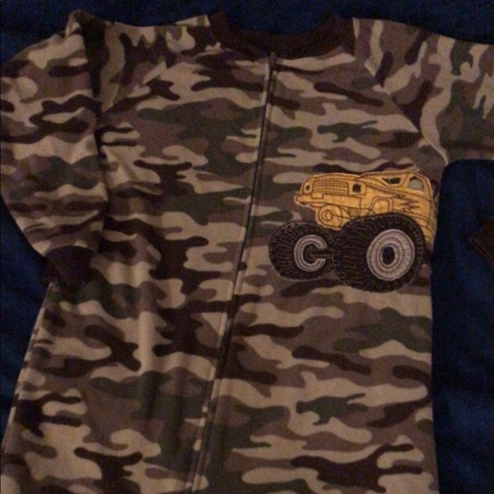 Boys Carters One Piece PJ’s Size 6
